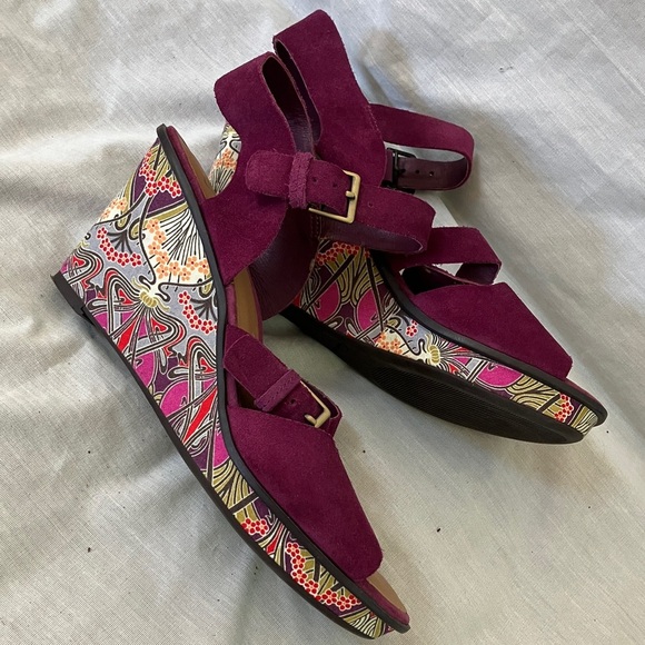 Clark’s women’s size 7 purple Wedge Sandals with Patterned Heel - Picture 16 of 16